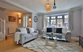 Large 4 Bed House Near River Thames